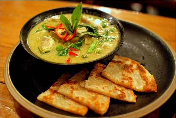 Roti with Green Curry