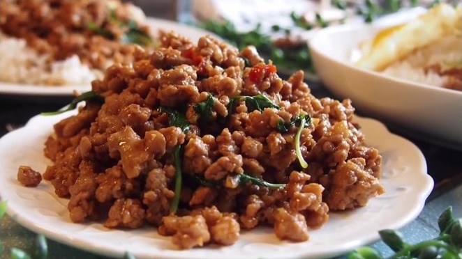 Pad Kaprow (Stir fried with basil and rice)